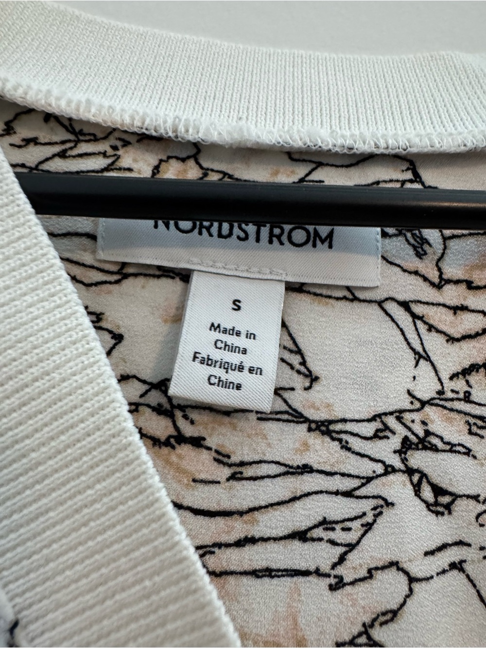 Nordstrom Abstract Lines V-neck Long Sleeve Blouse - Picture 7 of 7